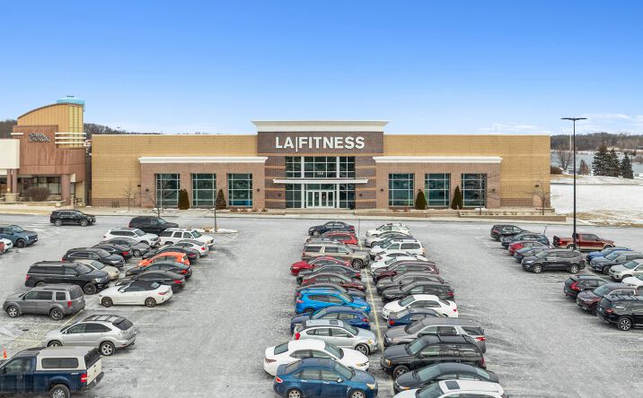 Pictures of Retail property located at 540 E Rollins Rd, Round Lake Beach, IL 60073 for sales - image #1