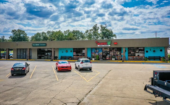 Pictures of Retail property located at 501 N Hervey St, Hope, AR 71801 for sales - image #1
