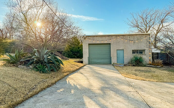 Pictures of Land, Mixed Use property located at 2003 Brundrette St, Dallas, TX 75208 for sales - image #1