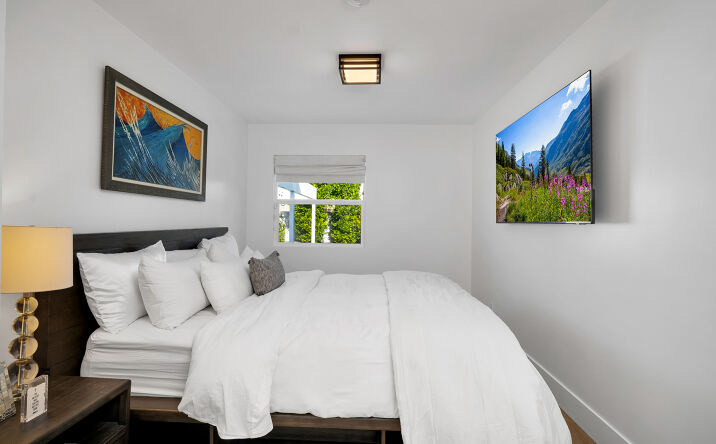 Pictures of Multifamily property located at 308 E 18th Street, Costa Mesa, CA 92627 for sales - image #1