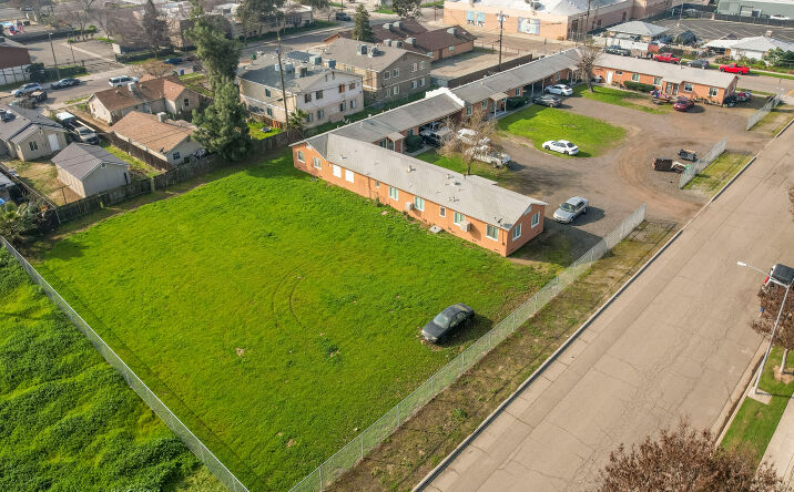 Pictures of Multifamily property located at 2702 E Hedges Ave, Fresno, CA 93703 for sales - image #1
