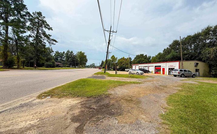 Pictures of Retail property located at 2105 N Main, Vidor, TX 77662 for sales - image #1