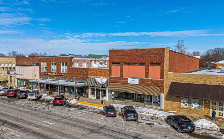 Pictures of Office, Retail property located at 616 Broadway St, Lincoln, IL 62656 for sales - image #1