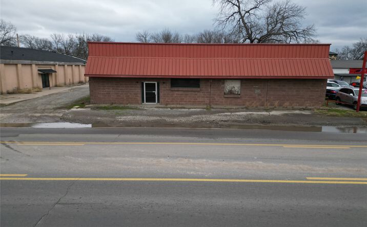 Pictures of Industrial, Retail property located at 610 N 1st Avenue, Durant, OK 74701 for sales - image #1