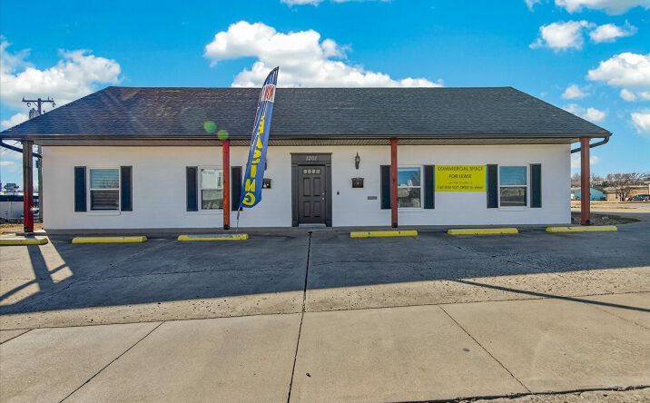 Pictures of Office property located at 1201 SE Frank Phillips Boulevard, Bartlesville, OK 74003 for sales - image #1