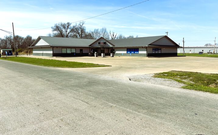 Pictures of Business for Sale, Retail property located at 5 WILLIAMSON Drive, Fairfield, IL 62837 for sales - image #1