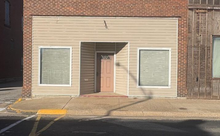 Pictures of Office property located at 110 W MARKET Street, Christopher, IL 62822 for sales - image #1