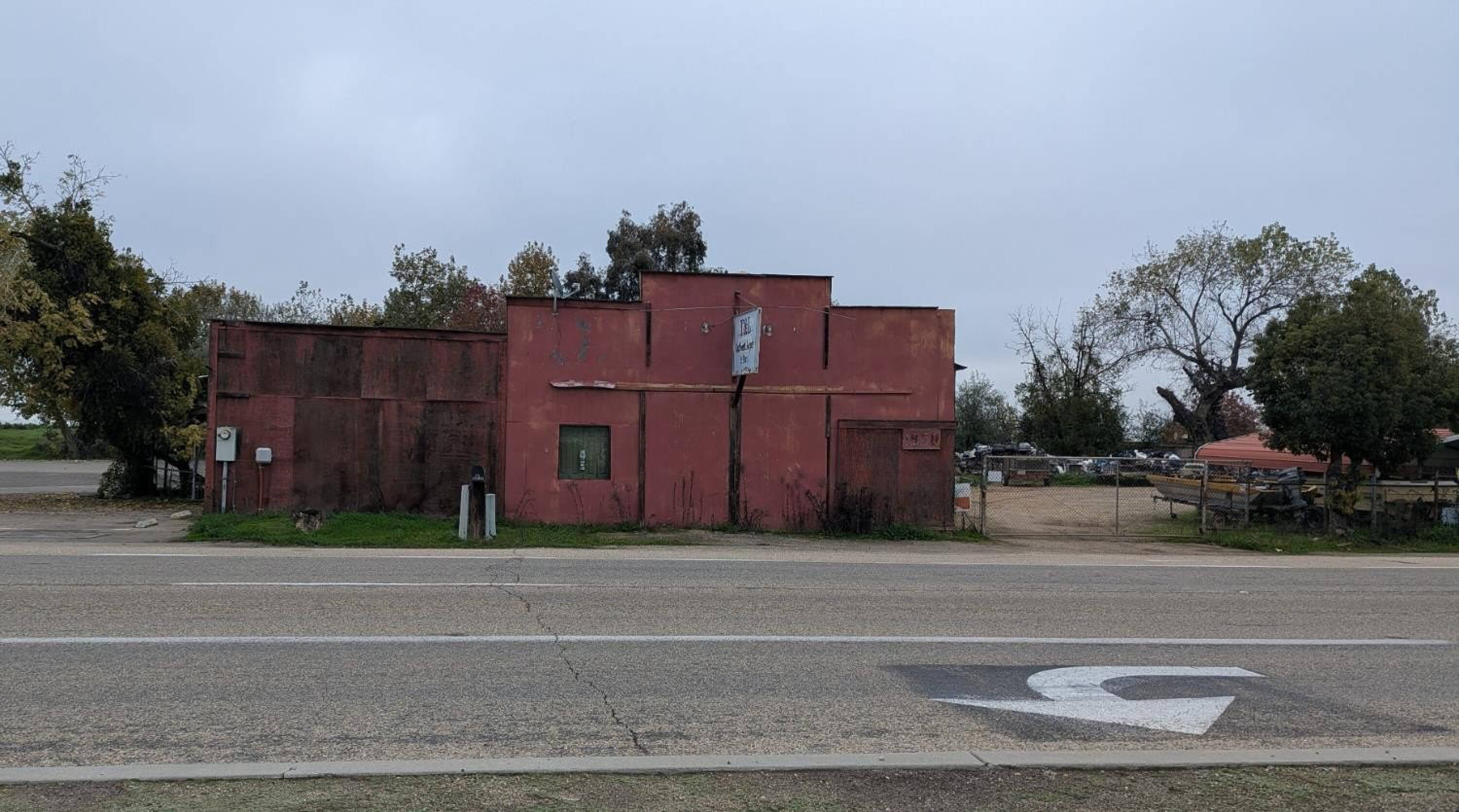 1950 N Academy Ave, Sanger, CA 93657