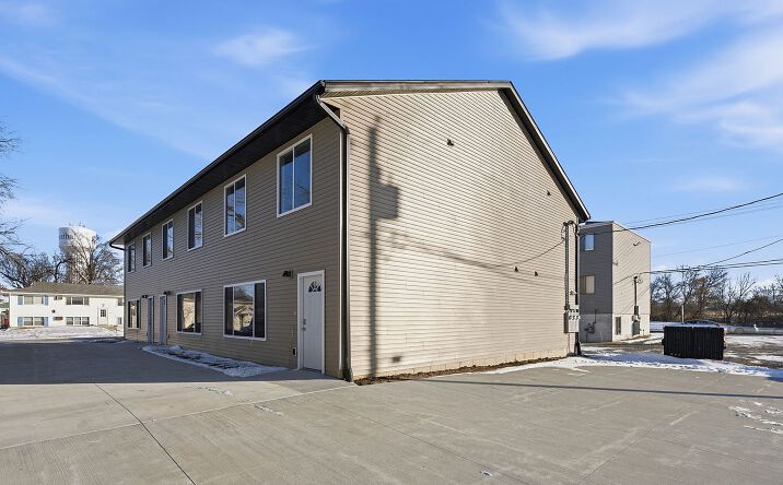 Pictures of Multifamily property located at 225 Clymer Rd, Hiawatha, IA 52233 for sales - image #1