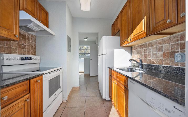 Pictures of Multifamily property located at 2525 N 23rd Ave, Hollywood, FL 33020 for sales - image #1