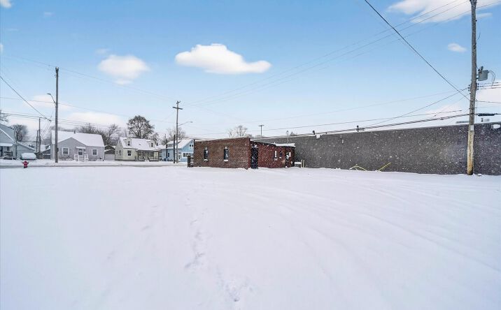 Pictures of Office property located at 1804 W Saginaw St, Lansing, MI 48915 for sales - image #1