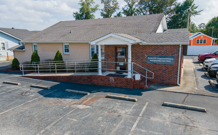 Pictures of Office property located at 1400 Willow Dr, Manchester, TN 37355 for sales - image #1