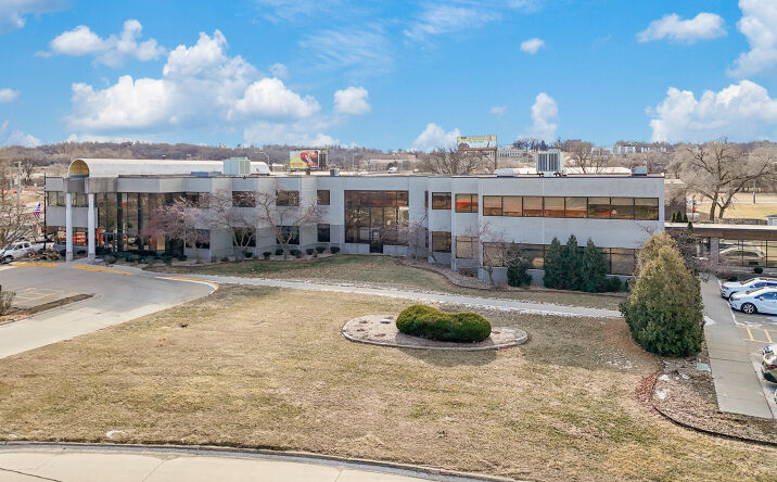 Pictures of Office property located at 2100 Fleur Dr, Des Moines, IA 50321 for sales - image #1