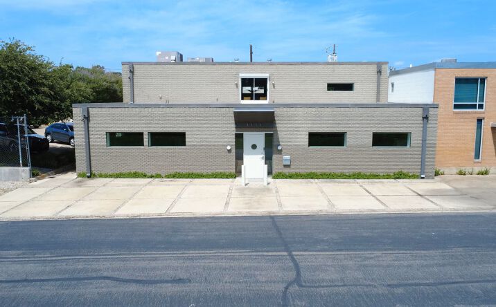 Pictures of Office property located at 1111 Lagoon Dr, Dallas, TX 75207 for sales - image #1