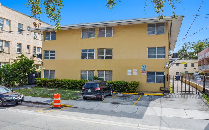 Pictures of Multifamily property located at 954 SW 4th St, Miami, FL 33130 for sales - image #1