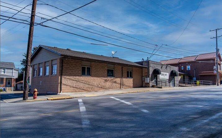Pictures of Retail property located at 1562 Island Ave, McKees Rocks, PA 15136 for sales - image #1
