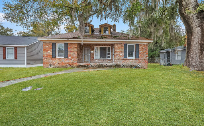 Pictures of Multifamily property located at 2118 E Gwinnett St, Savannah, GA 31404 for sales - image #1