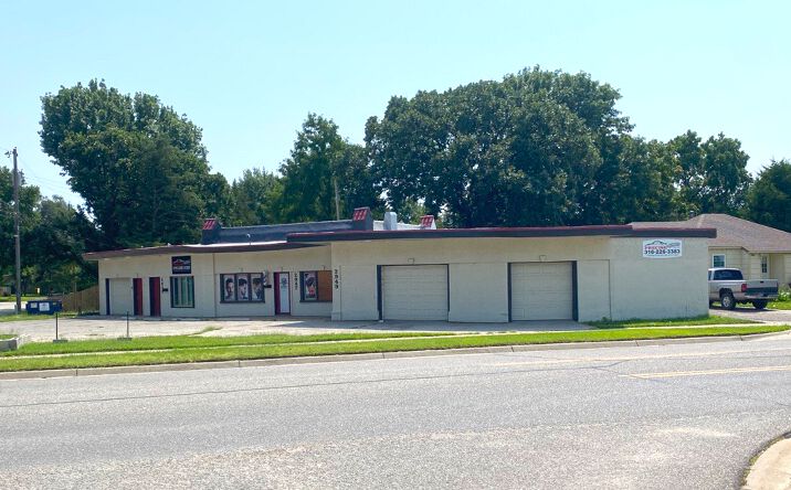 Pictures of Retail property located at 2945 N Porter Ave, Wichita, KS 67204 for sales - image #1