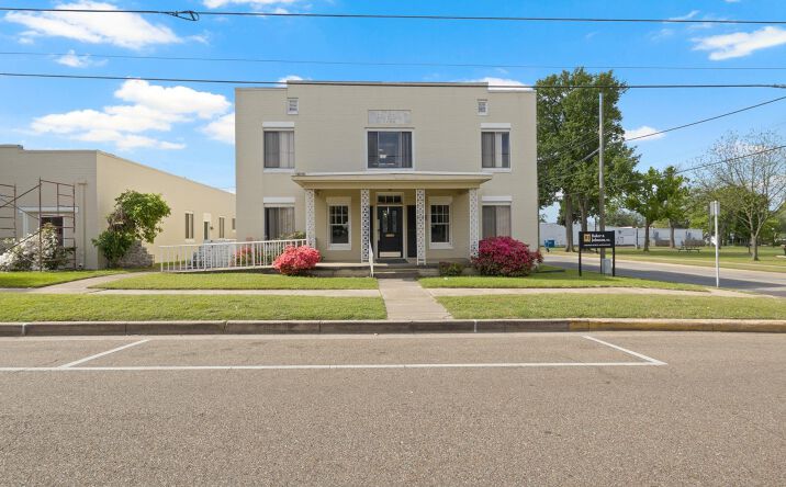 Pictures of Retail, Office property located at 207 W 3rd St, Mount Pleasant, TX 75455 for sales - image #1
