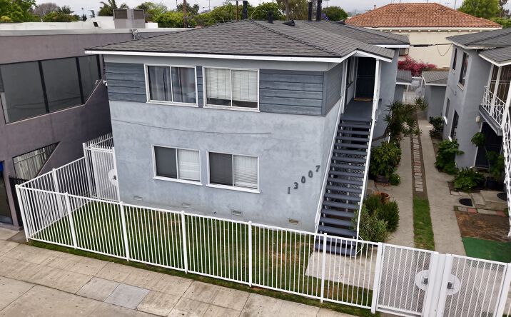 Pictures of Multifamily property located at 13007 Washington Blvd, Los Angeles, CA 90066 for sales - image #1