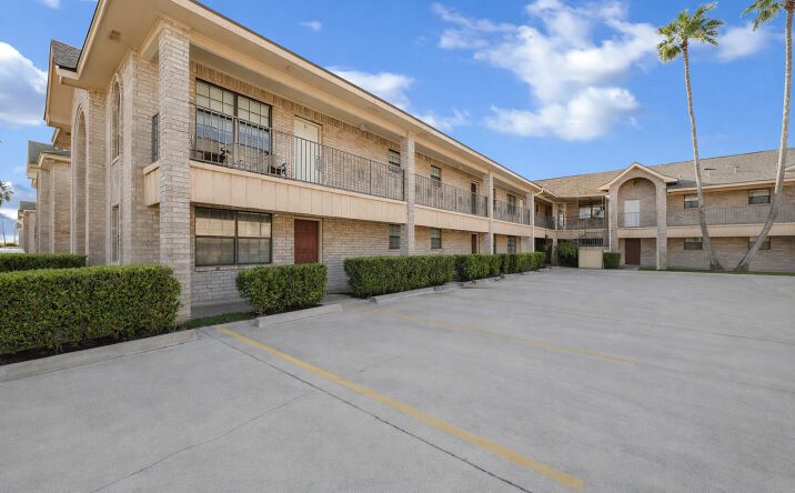 Pictures of Multifamily property located at 2210 Elisa Ln, Edinburg, TX 78541 for sales - image #1