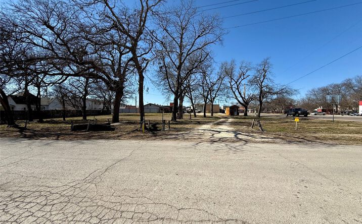 Pictures of Land property located at 108 Cedar St, Hico, TX 76457 for sales - image #1