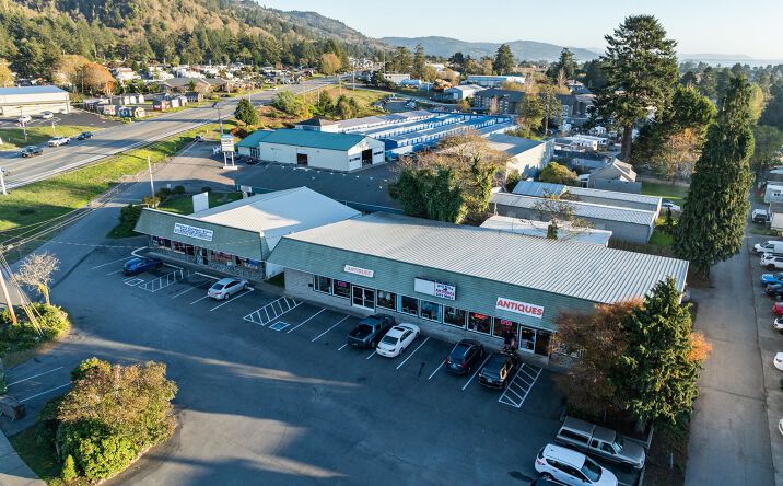 Pictures of Retail property located at 16218 W Hoffeldt Ln, Brookings, OR 97415 for sales - image #1