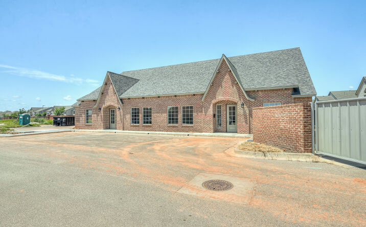 Pictures of Office property located at 2232 36th Ave NW, Norman, OK 73072 for sales - image #1