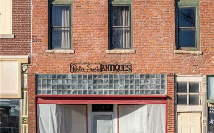 Pictures of Retail property located at 5 E North Street, Marshall, MO 65340 for sales - image #1