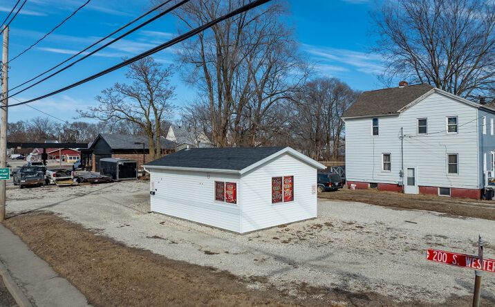 Pictures of Retail property located at 104 S WESTERN Avenue, Abingdon, IL 61410 for sales - image #1