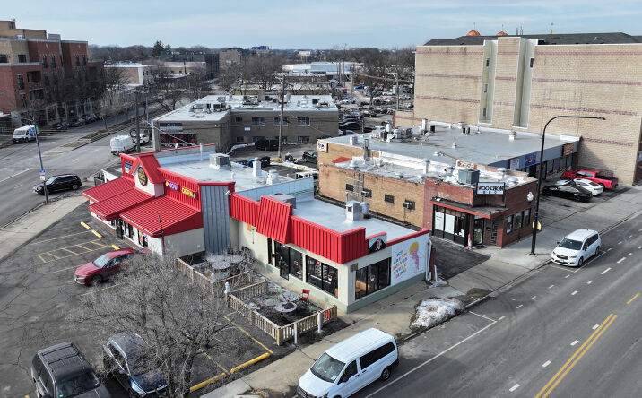 Pictures of Retail property located at 5737 N Lincoln Avenue, Chicago, IL 60659 for sales - image #1