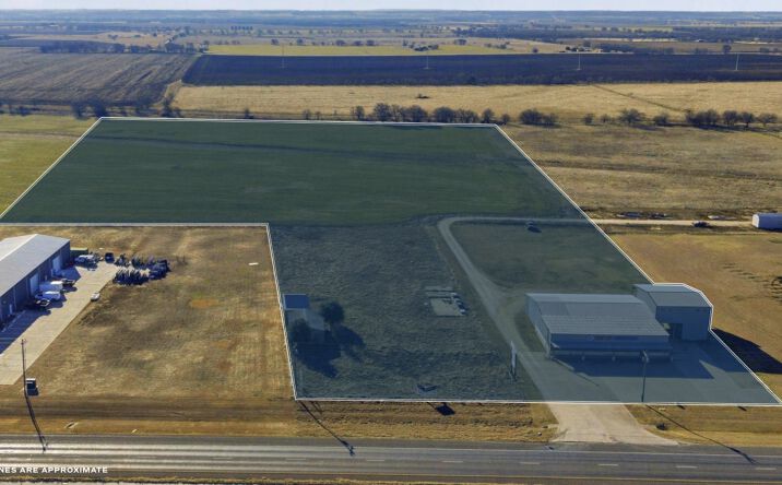 Pictures of Office property located at 31589 W HWY 84 & 31631 W HWY 84, McGregor, TX 76657 for sales - image #1