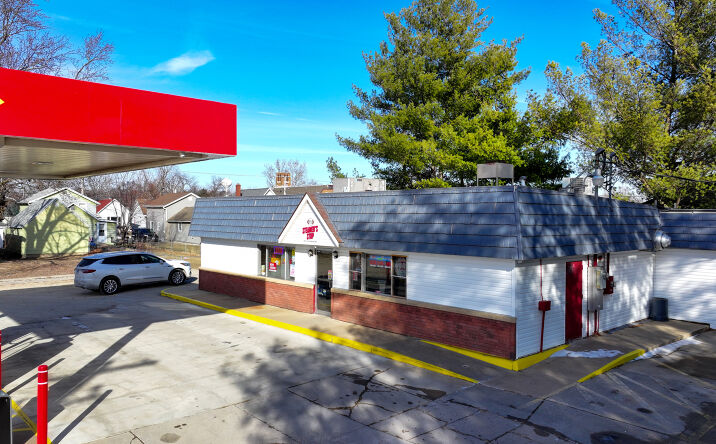 Pictures of Retail property located at 1615 4th St, Fulton, IL 61252 for sales - image #1