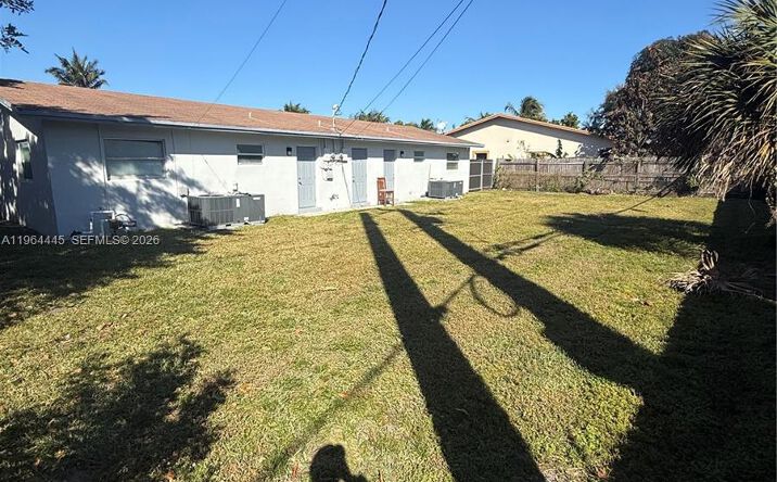 Pictures of Multifamily property located at 310 NE 38th St, Deerfield Beach, FL 33064 for sales - image #1
