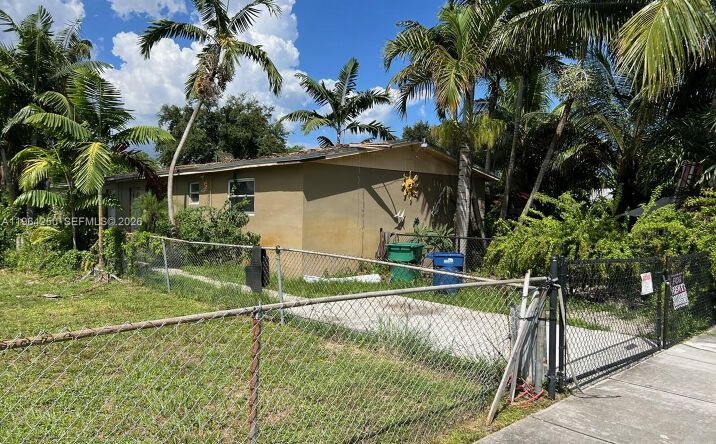 Pictures of Multifamily property located at 3921-3923 NW 164th St, Miami Gardens, FL 33054 for sales - image #1