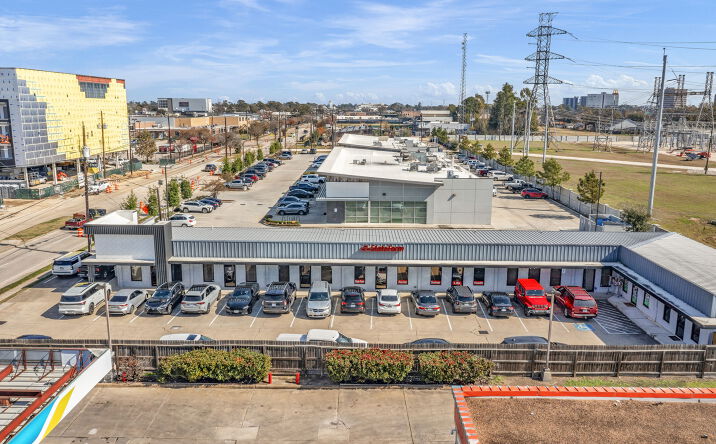 Pictures of Retail property located at 2015 W 34th St, Houston, TX 77018 for sales - image #1