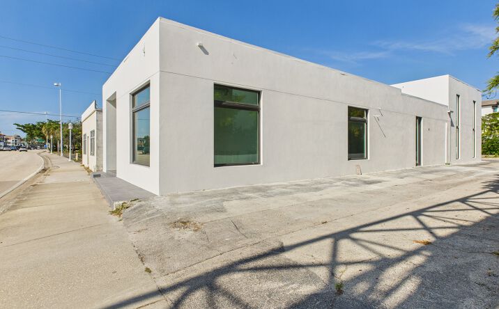 Pictures of Office, Retail property located at 1111 5th Ave S, Naples, FL 34102 for sales - image #1