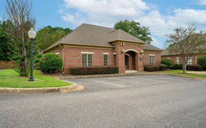 Pictures of Office property located at 5690 Watermelon Rd, Northport, AL 35473 for sales - image #1
