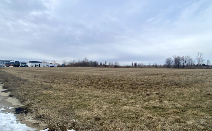 Pictures of Land property located at 4202 Nicklaus Dr, Champaign, IL 61822 for sales - image #1