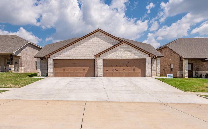 Pictures of Multifamily property located at 720 Rolling Terrace Cir, Granbury, TX 76049 for sales - image #1