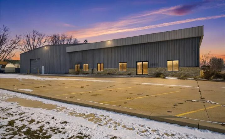 Pictures of Industrial, Office, Retail property located at 1199 44th Street, Marion, IA 52302 for sales - image #1