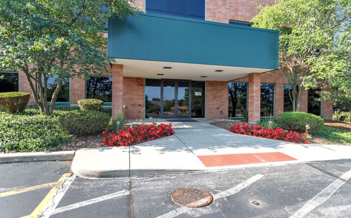 Pictures of Office property located at 101 W 22nd St., Suite 106, Lombard, IL 60148 for sales - image #1