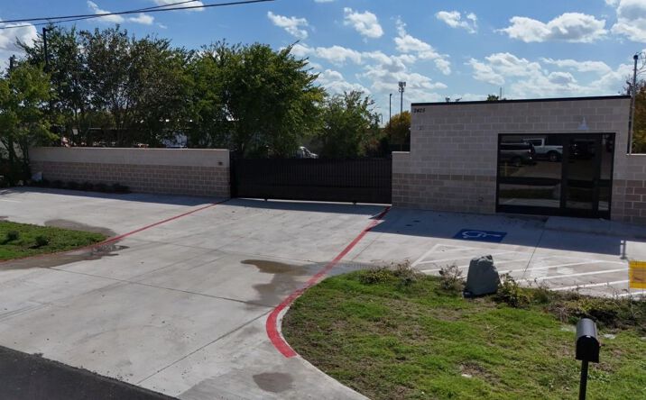 Pictures of Industrial property located at 2425 Edinburgh St, Mesquite, TX 75150 for sales - image #1
