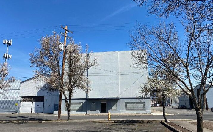 Pictures of Industrial, Mixed Use, Office, Retail property located at 327 S Fir St, Medford, OR 97501 for sales - image #1