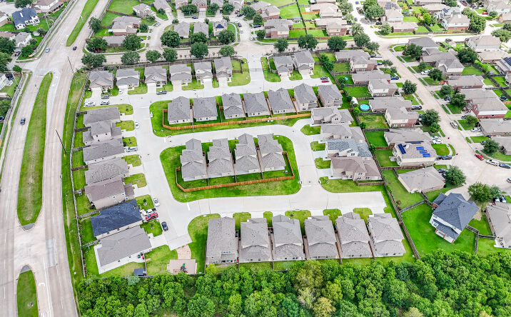 Pictures of Business for Sale property located at 2807 Pne Est Ln, Houston, TX 77014 for sales - image #1