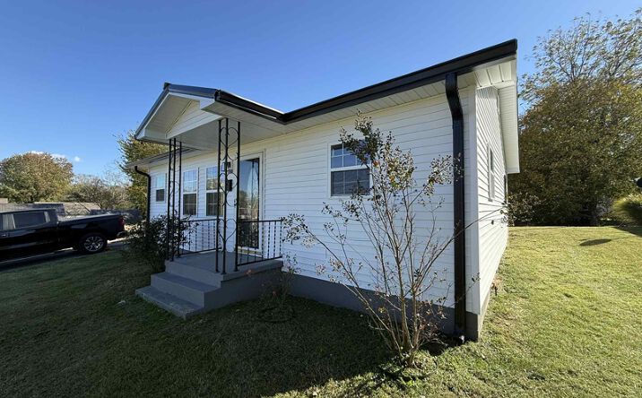 Pictures of Retail property located at 307 E Cumberland St, Albany, KY 42602 for sales - image #1