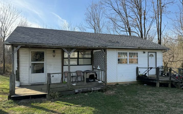Pictures of Multifamily property located at 1113 Shelley St, Albany, KY 42602 for sales - image #1