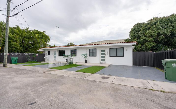 Pictures of Multifamily property located at 2840-2842 NW 13th St, Miami, FL 33125 for sales - image #1