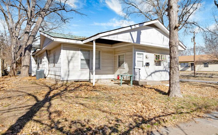 Pictures of Multifamily property located at 500 Bluemont Avenue, Manhattan, KS 66502 for sales - image #1