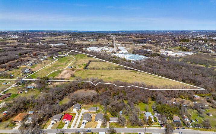 Pictures of Land property located at 804 N Boundary St, Weatherford, TX 76086 for sales - image #1